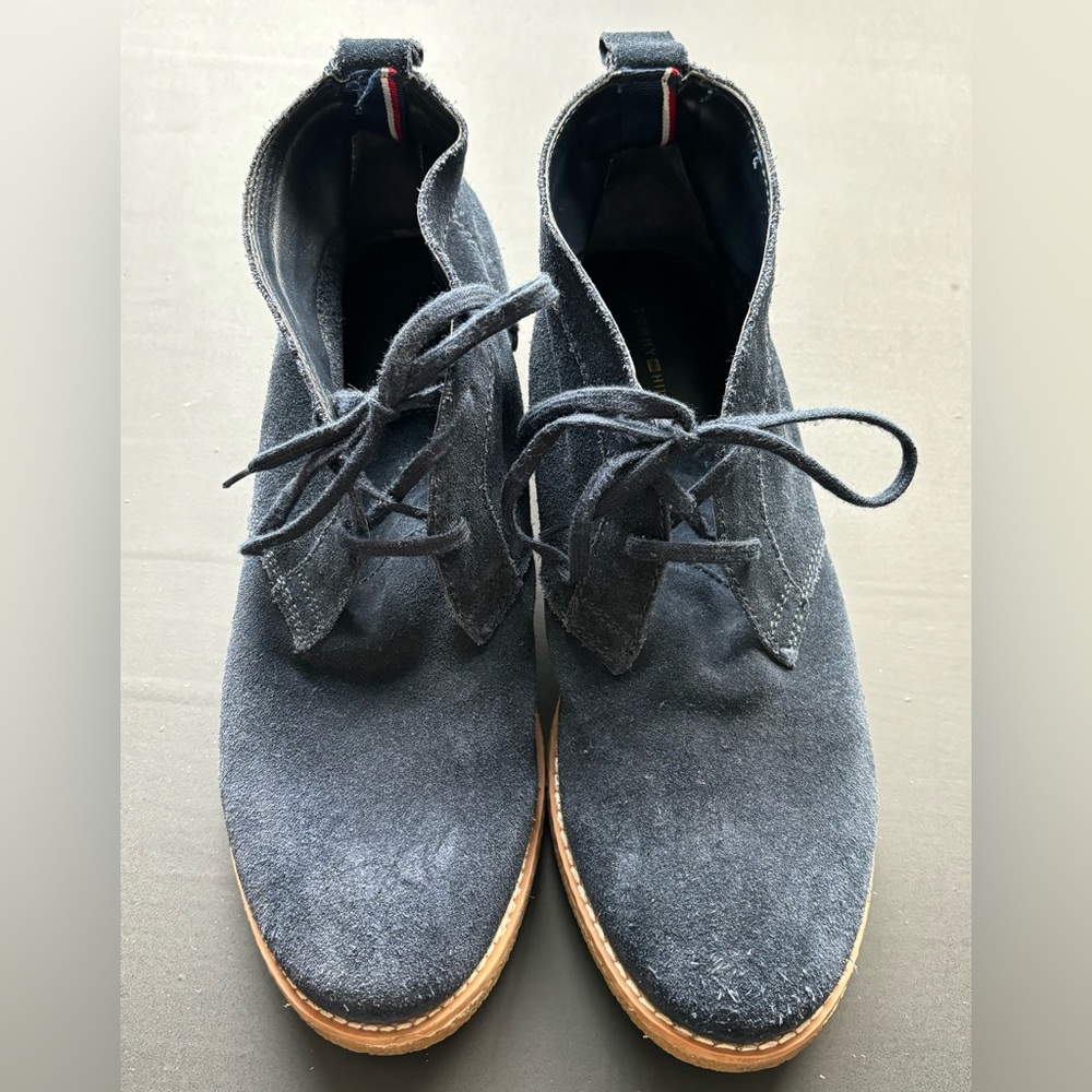 Tommy Hilfiger Blue Leather Shoe. Size 10